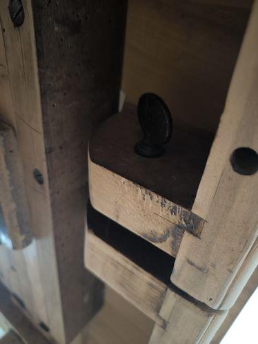 La Brocante de Paula Table Henri II en Noyer Massif Rénovée — Modèle Modulable à Roulettes