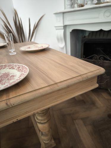 La Brocante de Paula Table Henri II en Noyer Massif Rénovée — Modèle Modulable à Roulettes