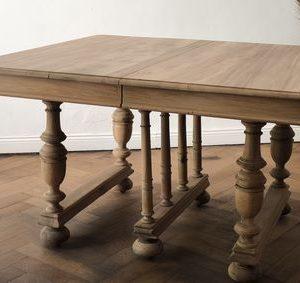 La Brocante de Paula Table Henri II en Noyer Massif Rénovée — Modèle Modulable à Roulettes