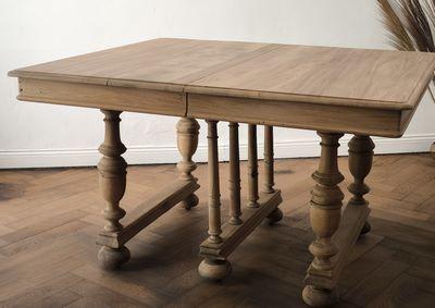 La Brocante de Paula Table Henri II en Noyer Massif Rénovée — Modèle Modulable à Roulettes