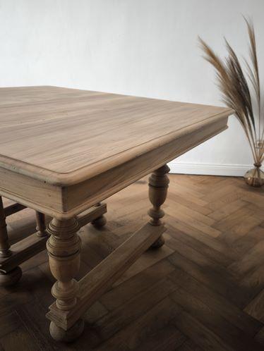 La Brocante de Paula Table Henri II en Noyer Massif Rénovée — Modèle Modulable à Roulettes