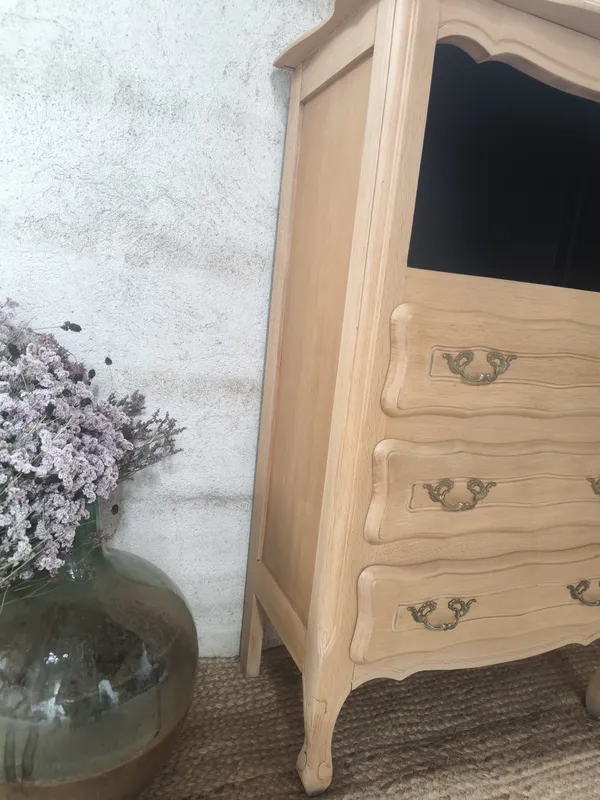 Chiffonnière style Louis XV en bois brut avec niche peinte en noir mat